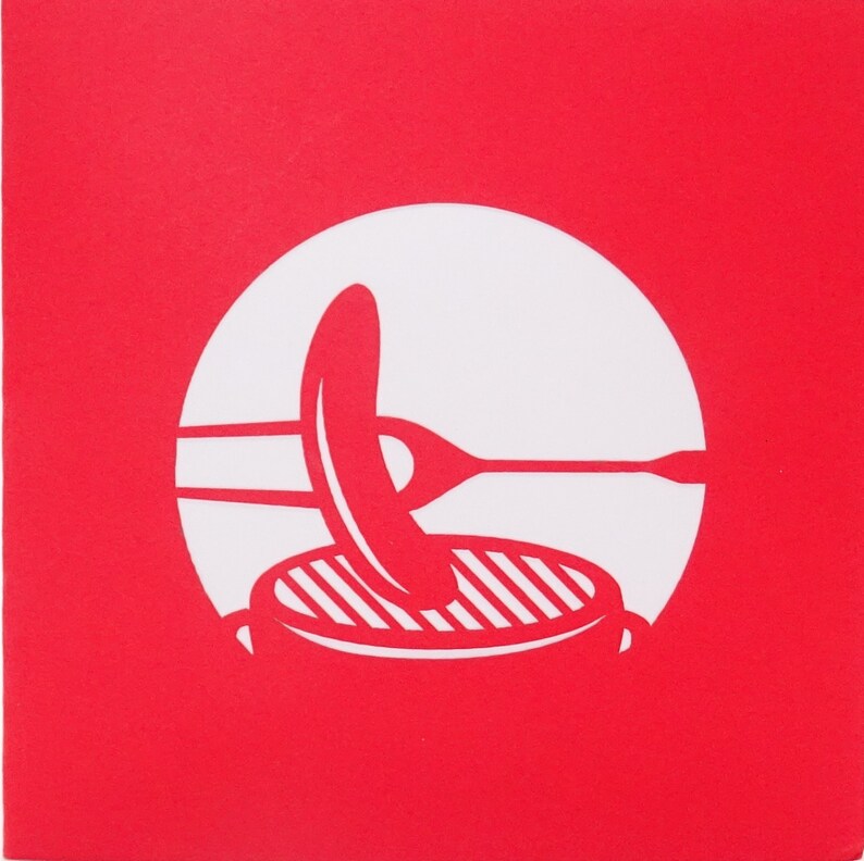 Puede incluir: Un dise&ntilde;o de papel recortado blanco de una salchicha en una parrilla con un tenedor. El dise&ntilde;o est&aacute; sobre un fondo rojo.