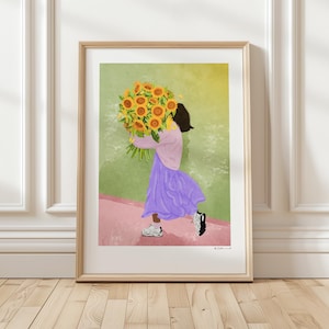 Può includere: Una giovane persona con una gonna viola e un maglione rosa cammina con un grande mazzo di girasoli gialli.