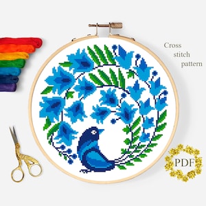 Uccello moderno schema punto croce PDF, fiori blu contati schema punto croce, natura Xstitch, ricamo floreale, arte del cerchio, download digitale