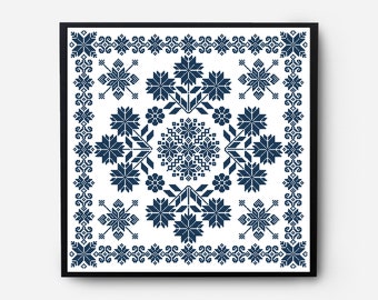 Op de afbeelding: Een vierkant, ingelijst kruissteekpatroon in marineblauw op een witte achtergrond. Het ontwerp bevat bloemen en geometrische motieven, waaronder gestileerde bloemen en sneeuwvlokachtige vormen, met een decoratieve rand.