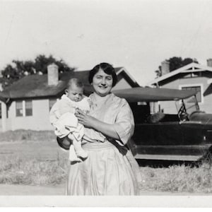 Antique snapshot photo - 1920's lady with baby and old car, Greece beautiful Greek woman - fashion history - weird funny strange photo +6123