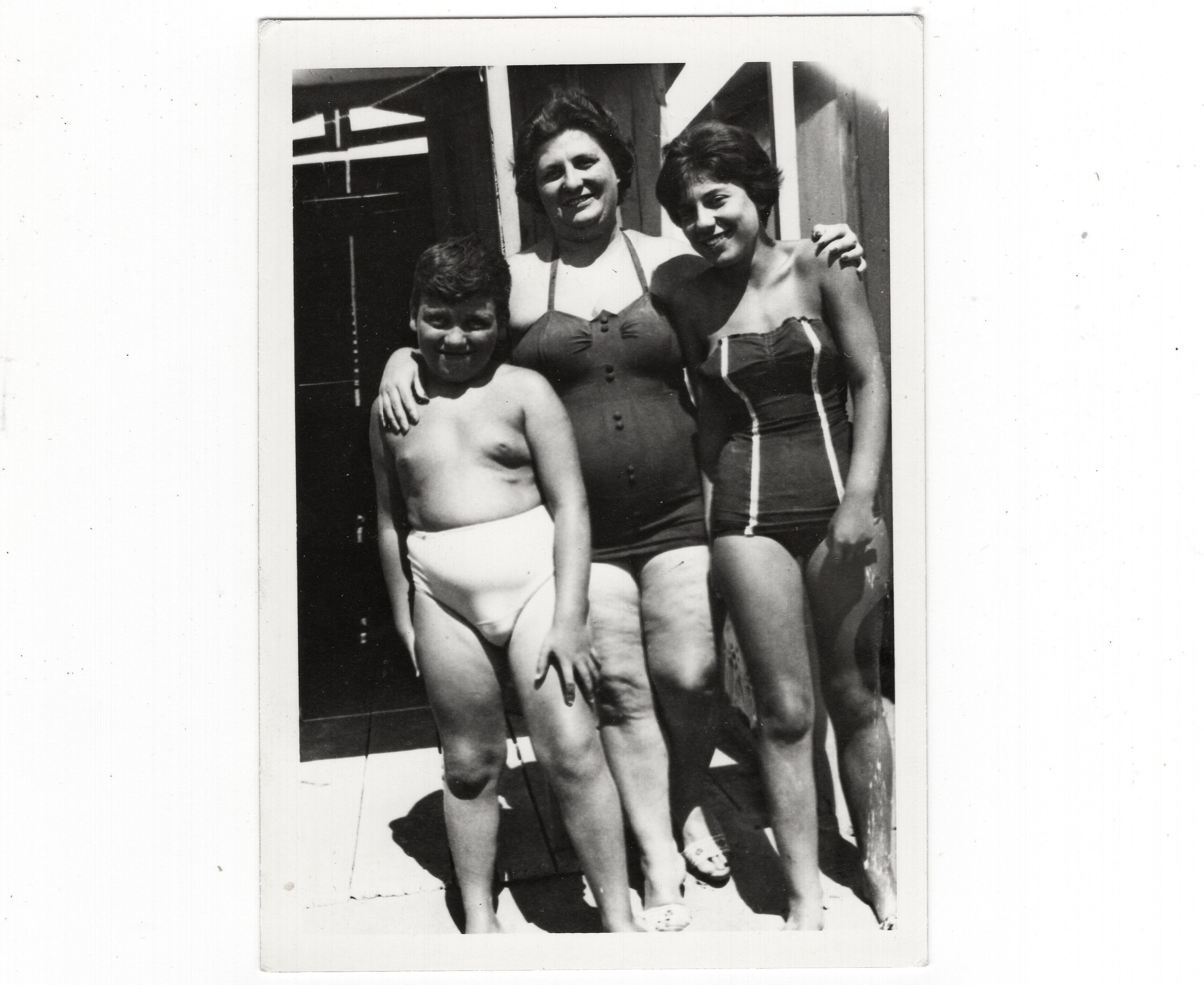 Nude retro family