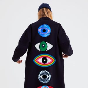 Ręcznie malowany wełniany płaszcz: kolorowy wzór z oczami, moda okultystyczna