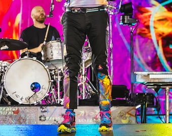 Coldplay Chris Martin handgeschilderde broek, unieke festivalkleding zwarte jeans, kleurrijke kleurenbroek