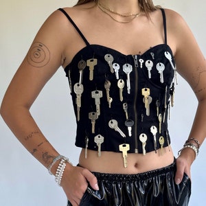 Key Master's Dream met sleutels versierde bustier zwart-oranje mini-sweaterset - Unieke upcycled-mode