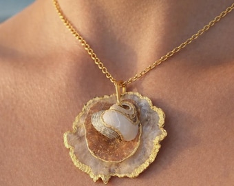 Handmade Layered Seashell Necklace – Gold-Edged Boho Beach Jewelry – Coastal Statement Shell Pendant