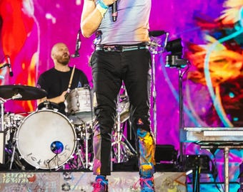 Pantaloni dipinti a mano dei Coldplay, jeans neri unici per festival, pantaloni colorati
