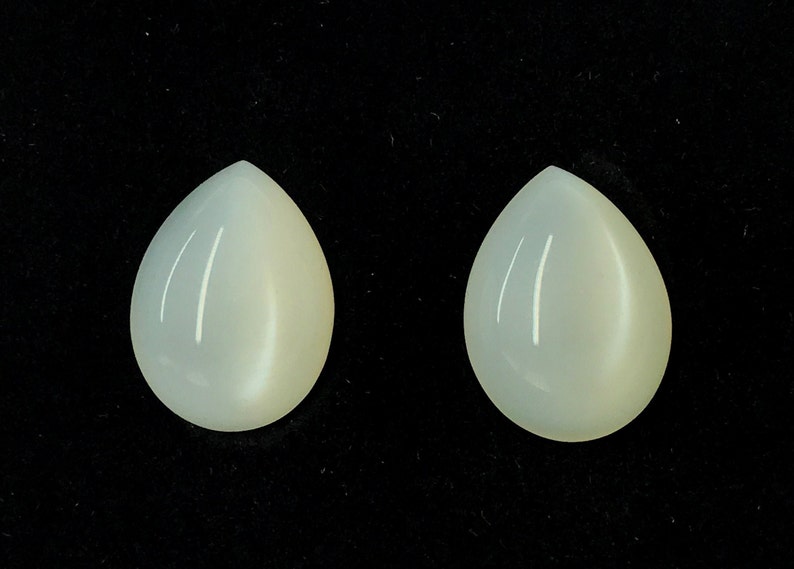 Cabochon pear-shaped 20.0 14.5 7.5 mm 29.44 ct. Moonstone pair India