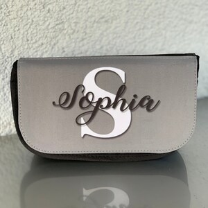 Täschchen mit Name personalisiert MOM Name Monogramm Schminktasche Stiftetasche Accessoiretasche Bag in Bag Bild 2