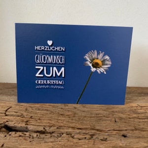 Geburtstagskarte, Herzlichen Glückwunsch zum Geburtstag, Gänseblümchen und blauer Himmel