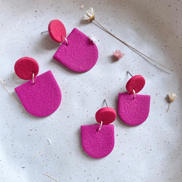 Tweekleurige handgemaakte statement-oorbellen met kleurblokken: magenta en rood | handgemaakte polymeerklei oorbellen | Cadeaus voor haar