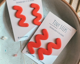 Statement wavy studs in squiggly zig-zag shape | Several colours available |  Slow made minimalist polymer clay earrings | Gifts for her