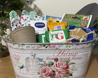 Garden Gift Hamper for Women * Perfect Birthday Present for Mum / Gran / Friend * Gardening Hamper *