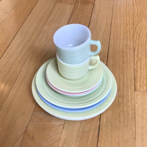 Adorable Vintage Pastel 1940s / 1950s Little Hostess Hazel Atlas Child’s Milk Glass 9 Pc Tea Set