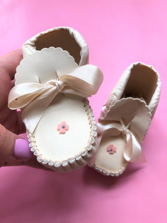 Adorable Vintage 1960s Cream and Pink Baby Girl B… - image 3