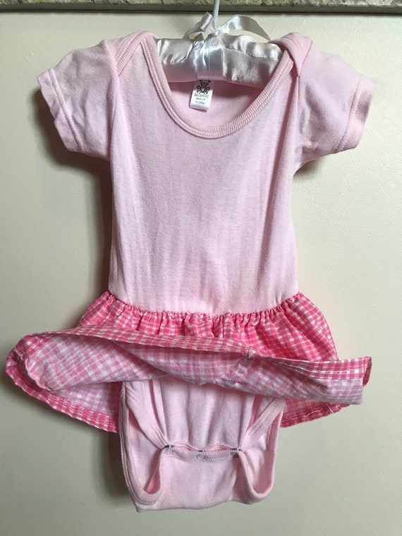 Simple Cute Vintage Modified Onsie with added Pin… - image 4