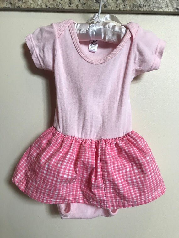 Simple Cute Vintage Modified Onsie with added Pin… - image 2