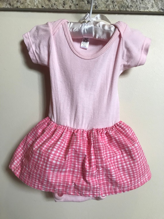 Simple Cute Vintage Modified Onsie with added Pin… - image 1