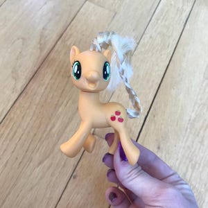 Adorable 3.5” Tall Applejack My Little Pony G4 Toy Pony Figure