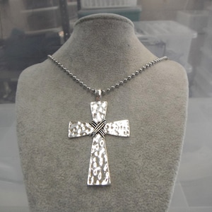 XL Silver Colour Cross 22 inch chain Gift Boxed