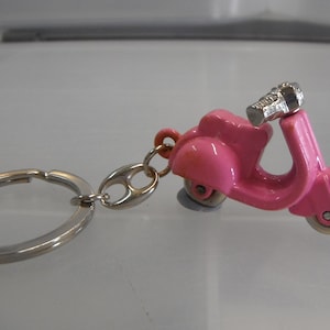 Coffret cadeau porte-clés rose pour scooter italien en métal chromé