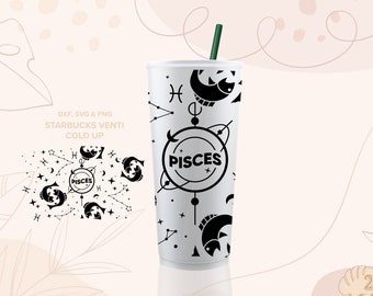 Puede incluir: Un vaso blanco Starbucks Venti frío con un diseño en blanco y negro que presenta el signo del zodíaco Piscis. El diseño incluye un círculo con la palabra "Piscis" en su interior, un pez, estrellas y otros símbolos astrológicos. El vaso tiene una pajita verde.
