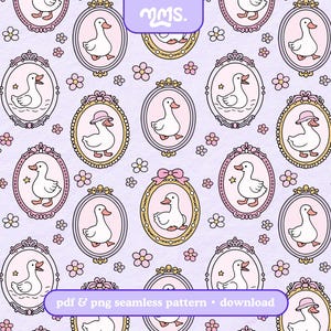 Peut inclure: Motif sans couture avec des canards de dessin animé dans des cadres ovales ornés sur fond lilas clair. Les canards sont blancs avec des détails roses, certains portant des chapeaux. Fleurs et nœuds roses. Le texte "PDF & png seamless pattern • download" est en bas.