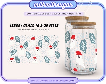 Könnte beinhalten: Zwei Glasbehälter mit Deckeln und Strohhalmen, die ein winterliches Muster mit Geistern in Weihnachtsmannmützen, Schneeflocken und Blättern zeigen. Die Behälter sind mit "Libbey Glass 16 & 20 Files" und "Commercial Use Cut & Sub File" beschriftet.