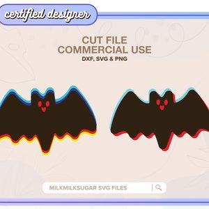Pode incluir: Um arquivo digital para um design de arquivo de corte de um morcego de desenho animado com olhos vermelhos e um sorriso. O morcego está em camadas com contornos azuis, vermelhos, amarelos e pretos. O texto "CUT FILE COMMERCIAL USE DXF, SVG & PNG" está na parte superior da imagem. O texto "MILKMILKSUGAR SVG FILES" está na parte inferior da imagem.