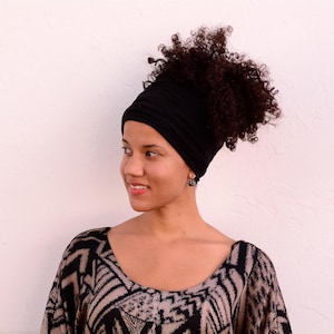 the afrona on curly hair in the open crown style