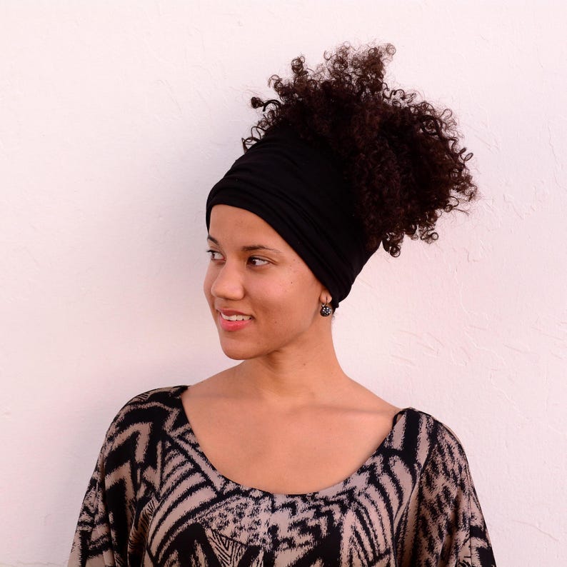 the afrona on curly hair in the open crown style