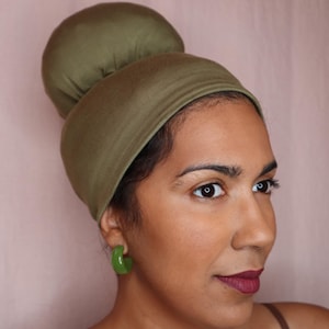 olive afrona - the hair wrap that keeps curls intact in the crown bun style