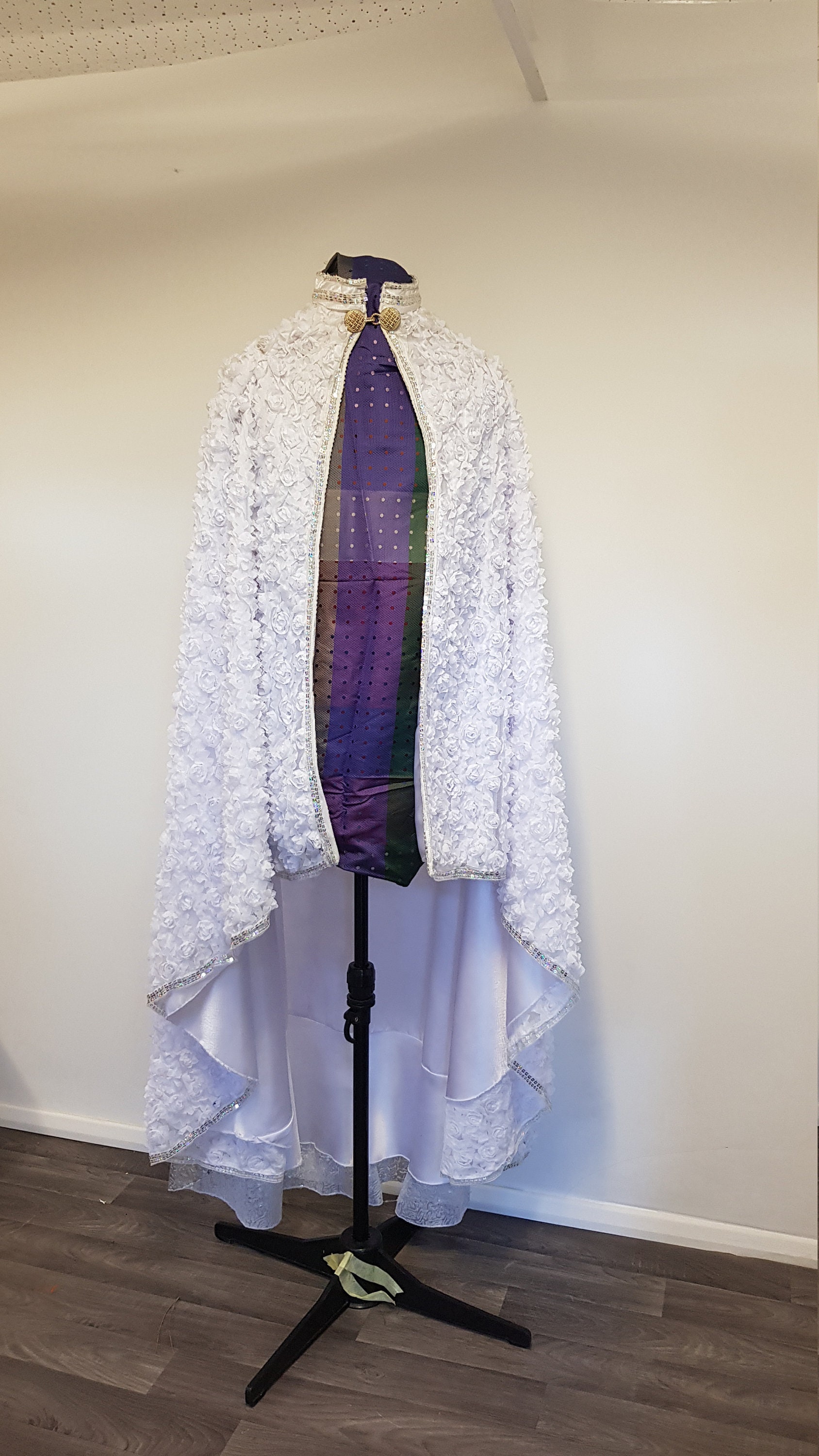 3D floral/lace cape with buckle fastening and sparkle trimmings on the edges.