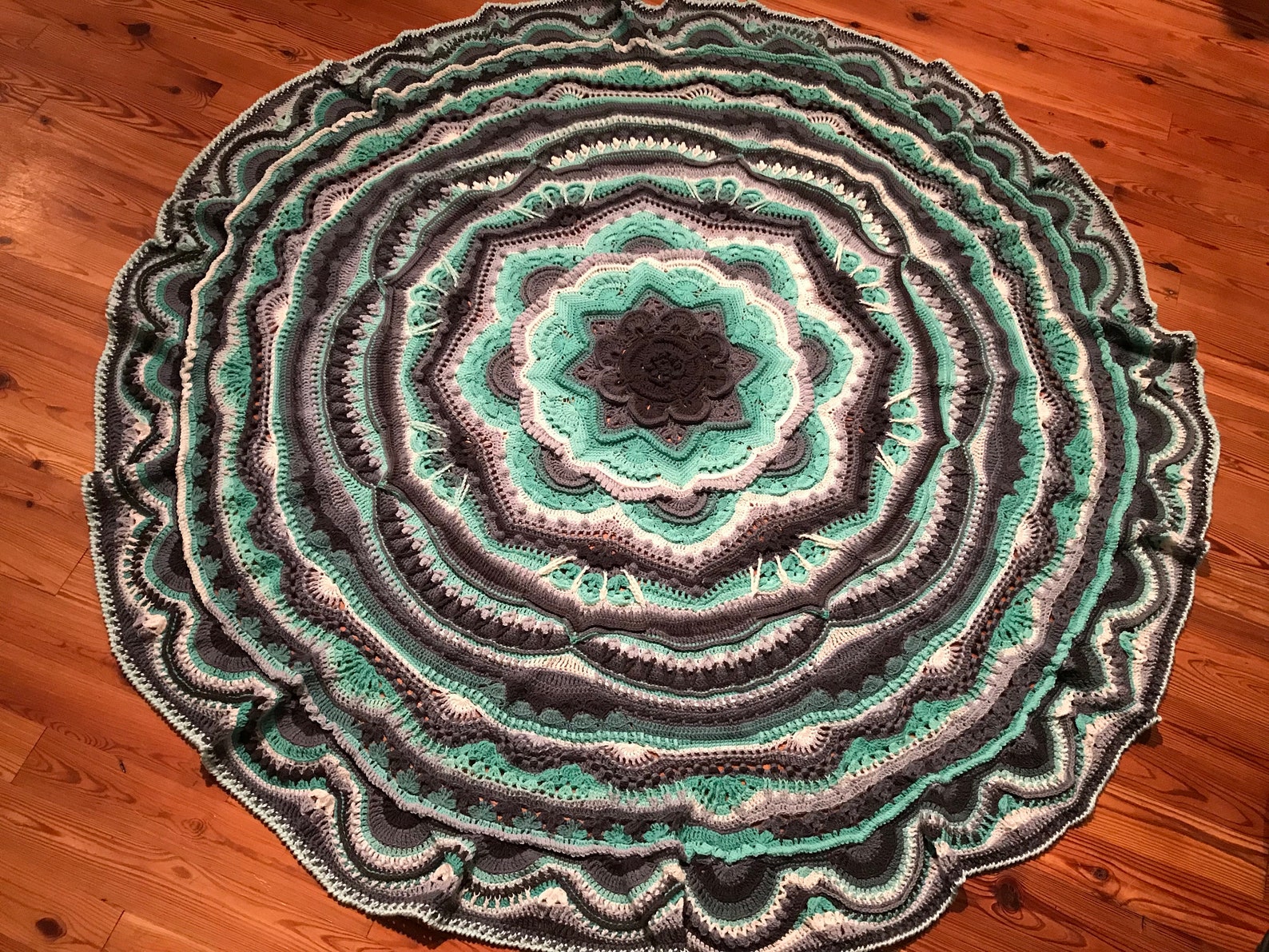 round crochet blanket