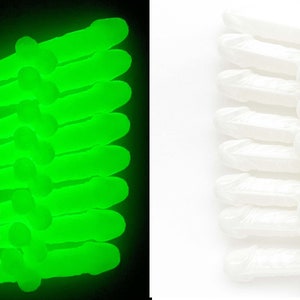 May include: A set of 10 white glow-in-the-dark straws. The straws are stacked on top of each other. The text "Glow in the Dark" is written in white letters on a black background. The text "ANIBUCOCO" is written in white letters on a black background. The text "WHITE" is written in white letters on a black background.
