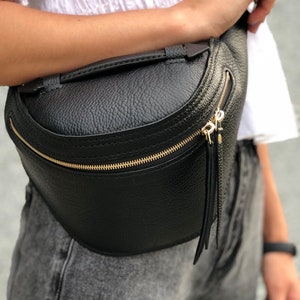 Designer Bum Bag Mens Crossbody Waist Bags Fashion Leather Belt Bag High  Quality Classic Letter Fanny Pack Leisure Briefcase From 40,05 €