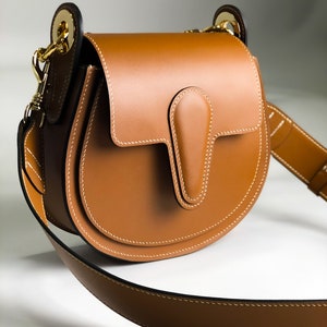 Leather saddle bag for women image 5