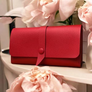 Cartera de piel roja personalizada para mujer