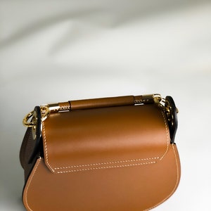 Leather saddle bag for women image 9