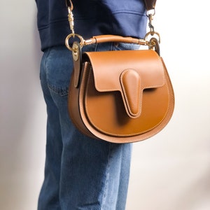 Leather saddle bag for women image 10