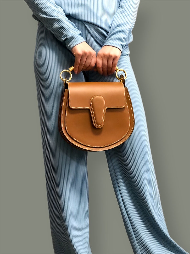 Leather saddle bag for women image 1