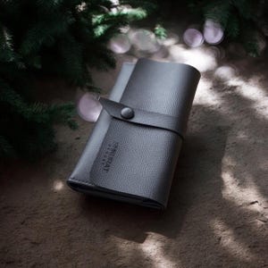Cartera de piel negra para mujer