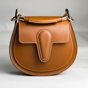 Leather saddle bag for women image 2