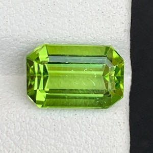Emerald Cut Peridot Gemstone: Natural Green Loose Stone, 2.60 Carats