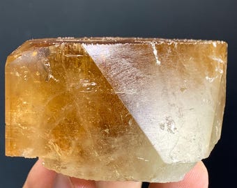 パキスタンのスカルドゥ産、アルバイト付き天然トパーズ結晶 - 118