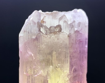 Cristal de Kunzita Rosa / Kunzita Rosa Bruta / Pedra Preciosa de Kunzita / Cristal de Kunzita / Kunzita Rosa / Cristal de Espodumênio / Espécime de Espodumênio 169 G
