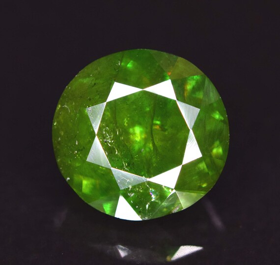 4 Carats Natural Green Sphene Titanite Gemstone From Pakistan 996