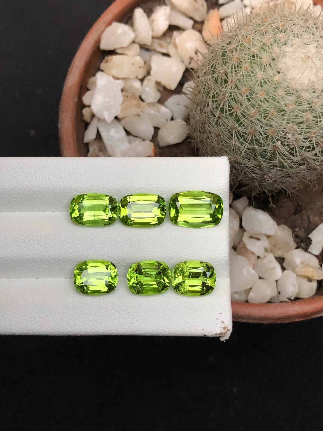 Natural Peridot Gemstones , Cushion Cut Ring/jewelry Size Peridots