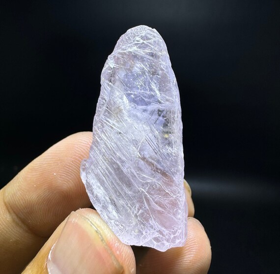 天然のピンククンツァイトクリスタル 天然ピンククンツァイトクリスタル。 【公式通販】