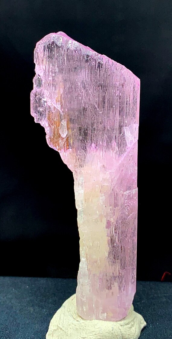 天然のバイカラー クンツァイト クリスタル。